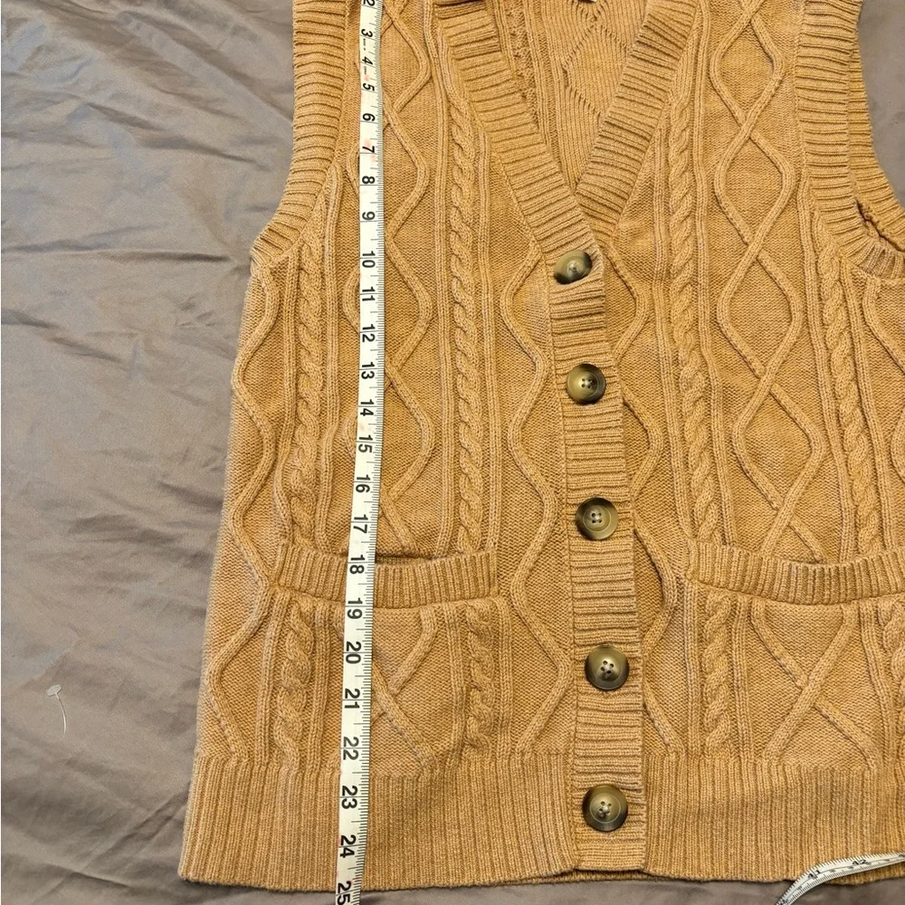 Charter Club Cable Knit Sweater Vest Medium Camel Button Front Pockets Vintage